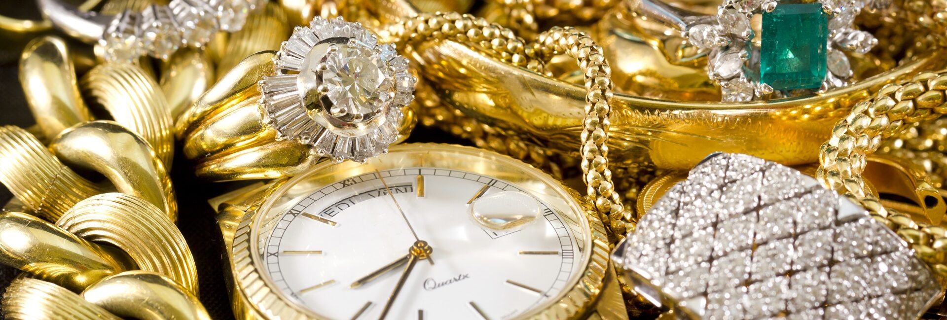Uhr und Edelringe in Goldoptik | Eheringe Platin
